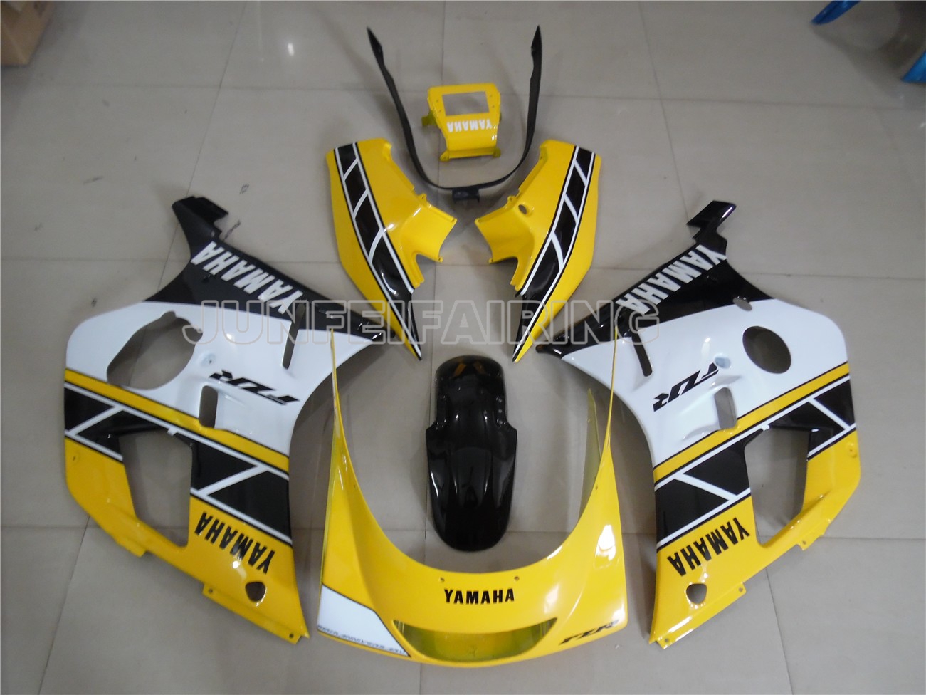 YAMAHA Fairing kit FZR40